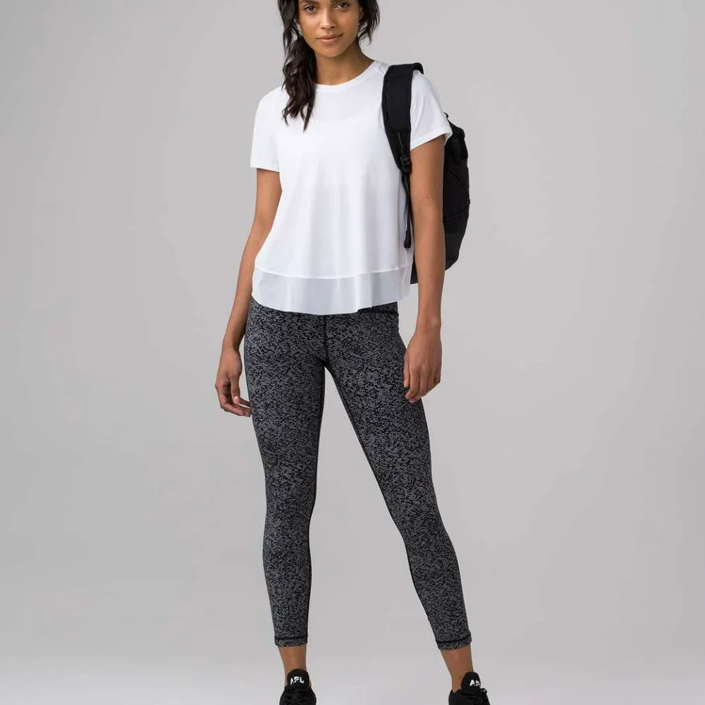 Lululemon Quick Pace Short Sleeve Top Mesh Size 8 White Gray - Picture 3 of 7